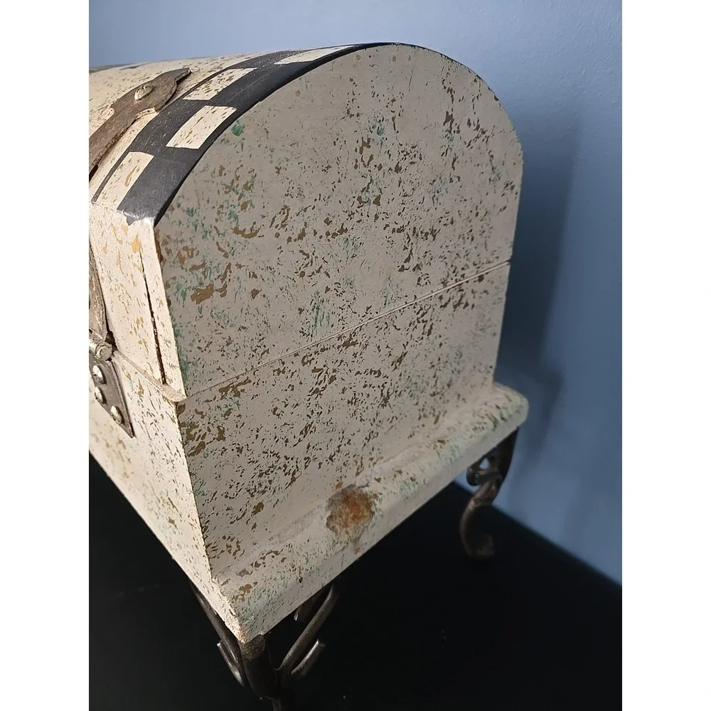 Vintage Wooden Kitchen Storage Box With Metal Legs For Fruits , Counter Top Deco